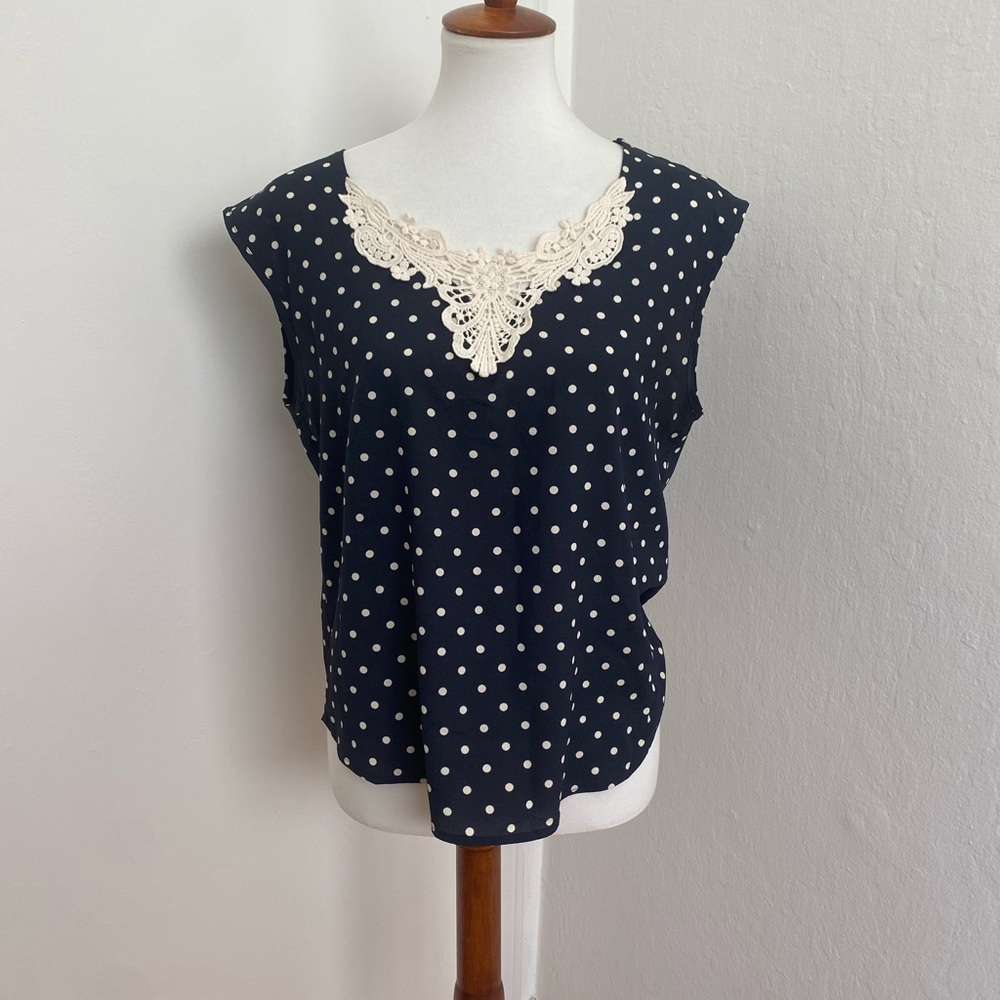 Francescas Jun & Ivy Navy Polk a Dot Cap Sleeve Top